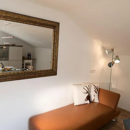 Zill Apartment Tux